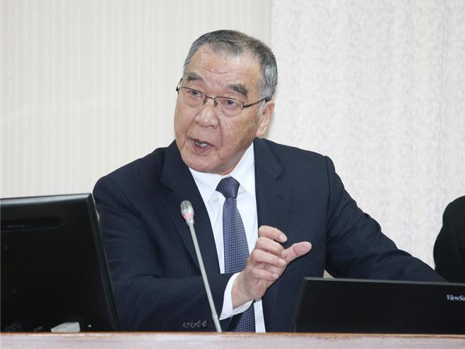 国防部长邱国正说，原则上已经交代宪兵，该查处为何会有不同答案，这方法不好，会全面检讨；后续不该再有节外生枝的后遗症出来。（姚志平摄）