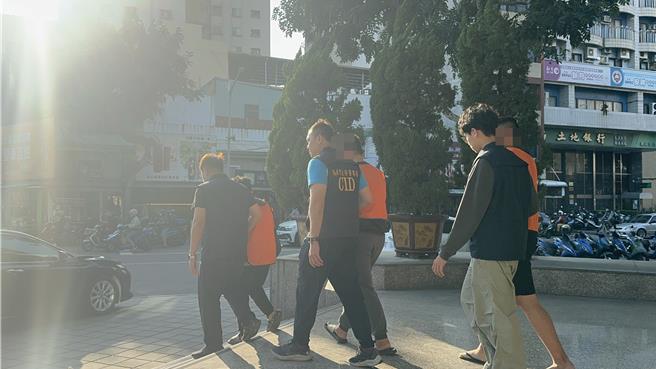 訊後3人被移送偵辦。（洪靖宜攝）