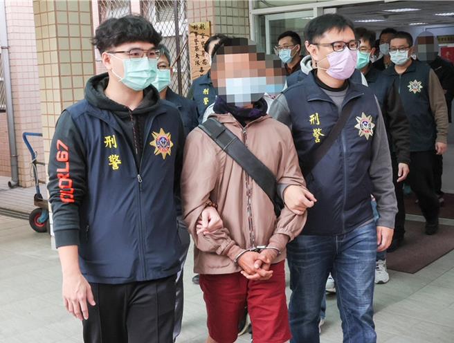 航警局宣布破獲毒品走私案，並逮捕涉案的4名泰國籍旅客及1名本國籍民眾。（航警局提供）