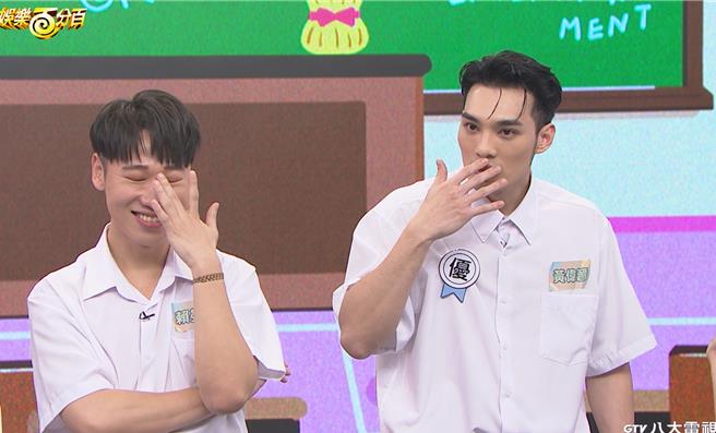 小赖（左）多次在节目上答题失误。（八大提供）