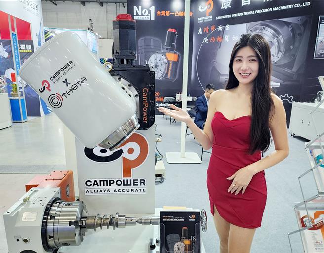 康普精機結合工具機廠共同研發的滾齒凸輪搖擺頭，主要應用於銑車複合式及五軸加工機，不論是剛性、精度、扭力皆超越國際水準。（陳信翰攝）