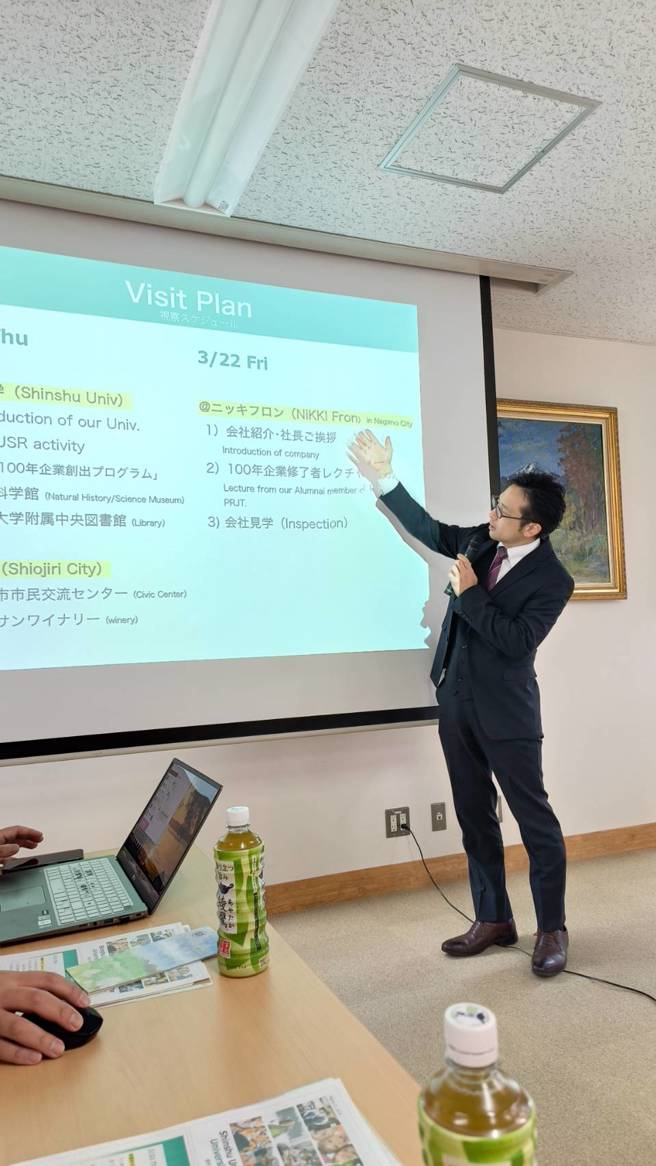 日本NiKKi Fron春日孝之社长分享企业经营理念、危机处理方式，以及永续经营的长期发展规划。(照片/国立暨南大学提供)