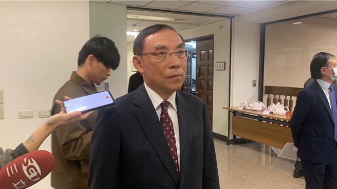 法务部长蔡清祥表示，检察官会依据案情搜证情形，如果有刑事的责任，他们会依法严正处理。（图赖佩璇摄）