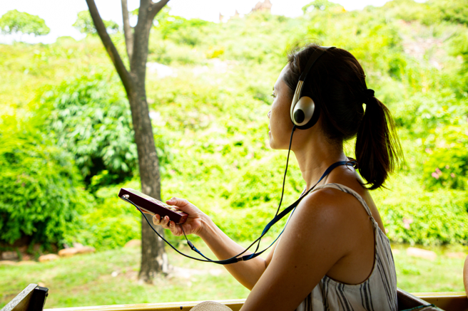 國外一名女子收聽廣播節目，發現丈夫偷吃秒提離婚，兩人婚姻僅維持短短21天。(示意圖:shutterstock/達志)