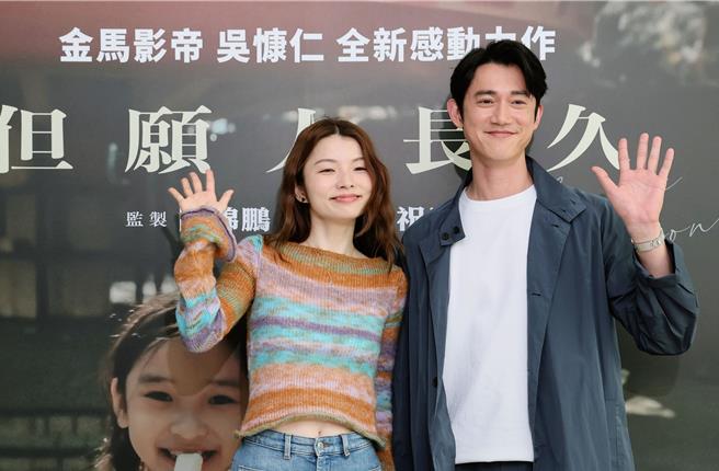 吴慷仁和导演祝紫嫣受访分享《但愿人长久》幕后故事。（甲上娱乐提供）