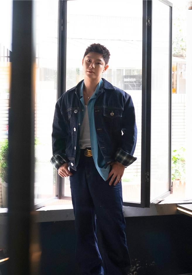 叶秉桓去年发行专辑《粉红与灰》，27日与媒体会面分享近况。（首符娱乐提供）