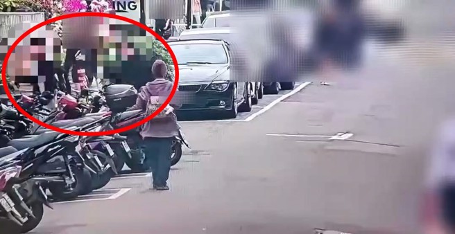 藝人吳姍儒咖啡廳下午遭2名黑衣人砸店。（翻攝畫面）