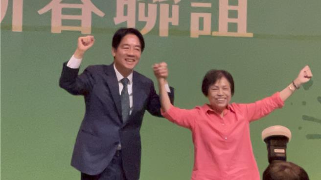 賴清德在春酒宴席上，專程感謝在民進黨服務17年的楊阿姨，場面溫馨。曾薏蘋攝