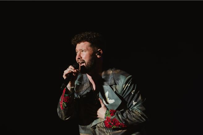 卡伦史考特以深情且浑厚的嗓音征服全场。（宽宏艺术提供）