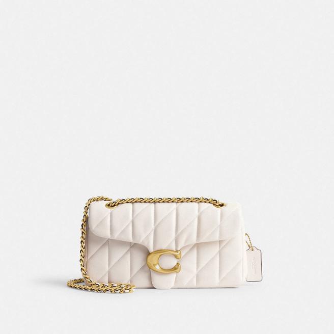 板桥大远百COACH TABBY 26绗缝手袋，推荐价2万3800元。（远百提供）