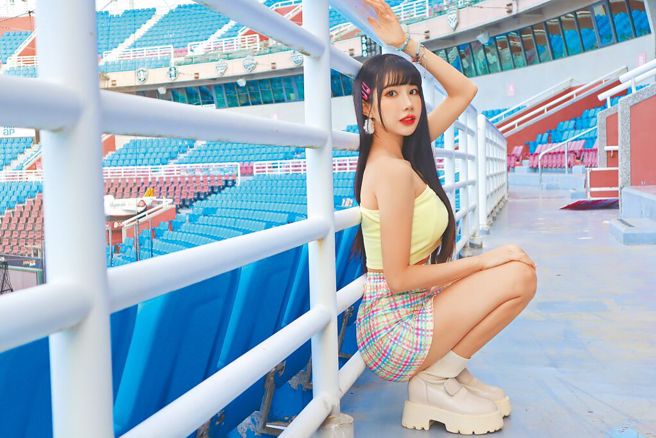 筠熹有著深藏不露的傲人上圍，被球迷封為「隱乳女神」。（筠熹提供）