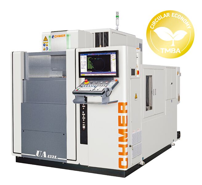 慶鴻機電「UA432L-綠能三機一體線馬驅動線切割機」獲「綠色工具機金色節能標章」肯定。圖／業者提供