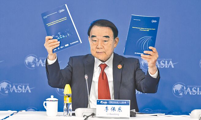 博鳌亚洲论坛秘书长李保东26日表示，虽然当前全球经济碎片化、脱鉤断链风险加大，但亚洲经济仍将持续成为对全球经济增长贡献最大地区。（中新社）