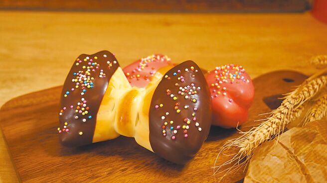 4月14日前限定，民眾購買「可可嘉年華」系列商品，滿額再贈限量「巧克力啾啾」造型麵包。（普諾麵包坊忠孝店提供）