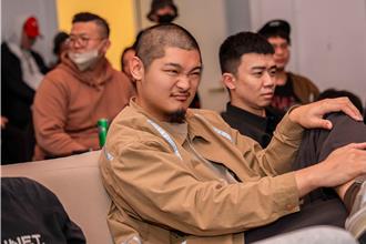 金曲歌王才被拍轉行當Uber司機 近況曝光：車賣了