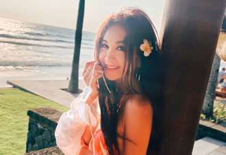 温碧霞拍照时「遭蜡烛火烧头」认头髮受损：差点毁容