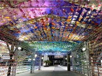 艺术家携手学童打造5千艘「梦之船」 结合绚丽灯光航向梦想