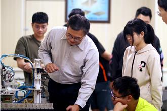 遠東科大獲捐資轉型 中信銀設公益獎學金照顧弱勢生