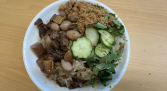 台南米糕端上桌 女客暴走狂问「为什么加香菜」两派网战翻