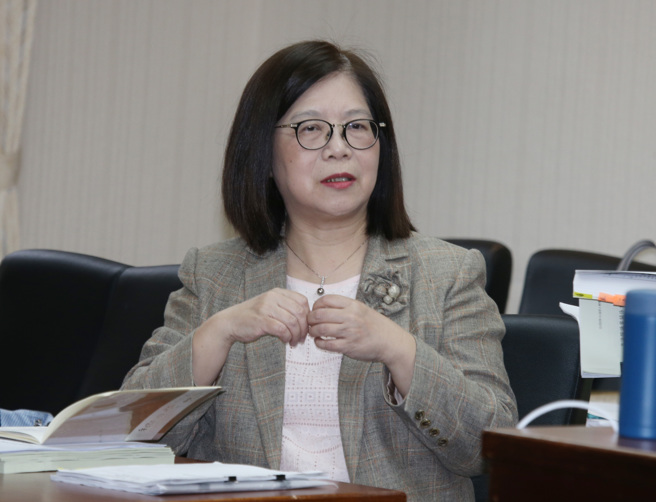 海洋委员会主委管碧玲表示，我们希望基于人道或搜救，可以很快回来，海巡救援部分，我们随时准备接人，各部会一直在沟通这件事。海洋委员会主委管碧玲28日前往立法院备询。（姚志平摄）