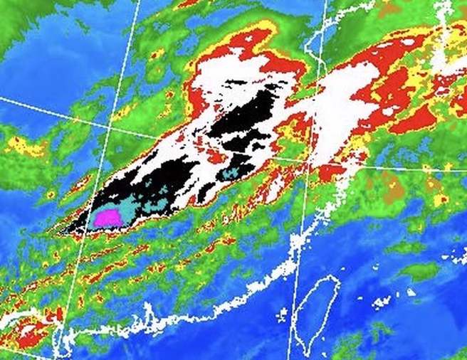 強對流即將通過台灣地區，未來幾天天氣相當不穩定。（翻攝鄭明典臉書）