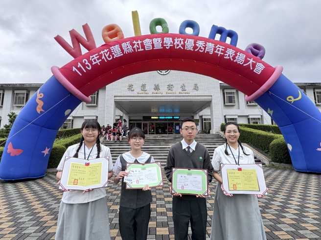 沈芊卉（左一）不因原生家庭的侷限，而影響助人的心念和行動。(照片/慈濟科大提供)