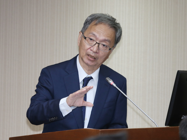 北市「寶林茶室」食物中毒案至今累計2死，衛福部長薛瑞元28日在立法院答詢。（姚志平攝） 