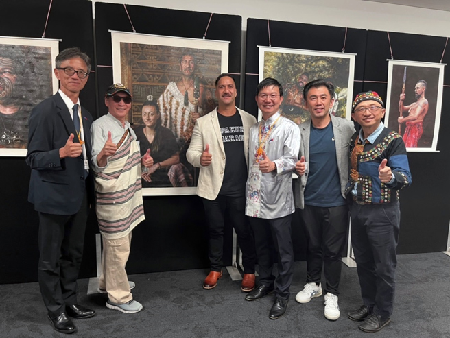 姊妹市臺中市府官員也與會交流，地方稅務局沈政安局長(左一)是龍華傑出校友。(照片/龍華科大提供)