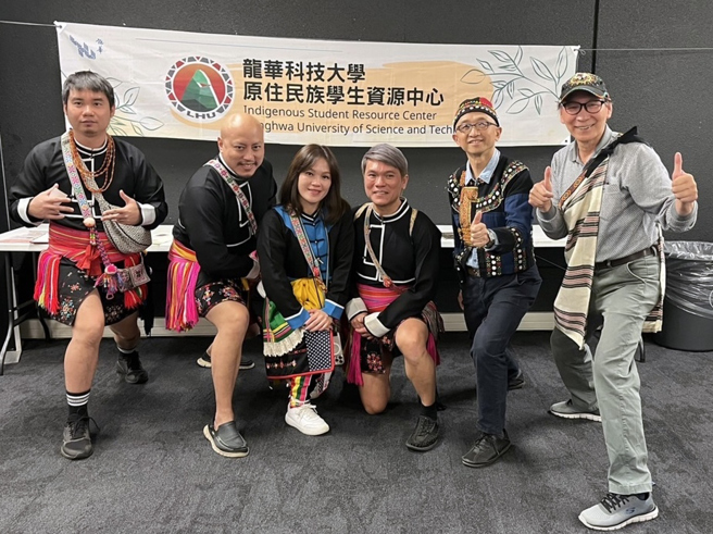 知名歌手舒米恩團隊出席紐西蘭台灣日並獻藝演出。知名歌手舒米恩團隊出席紐西蘭台灣日並獻藝演出。(照片/龍華科大提供)