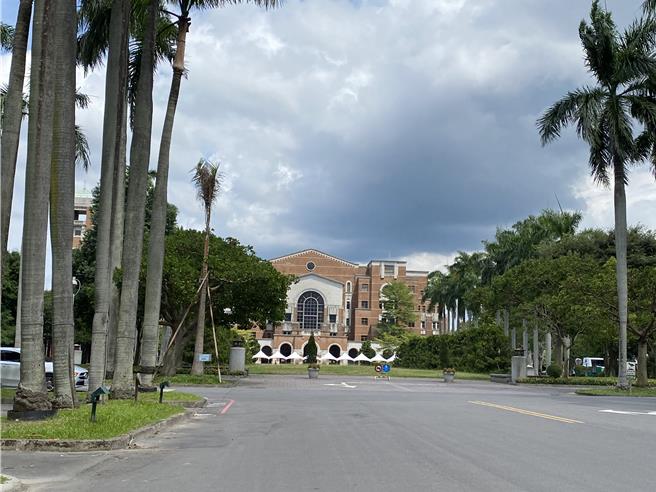 申請入學是各大學最主要的生生管道。（林志成攝）