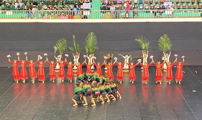 台东县金峰乡嘉兰国小获全国原住民传统舞蹈南区赛甲组特优。（嘉兰国小提供／蔡旻妤台东传真）