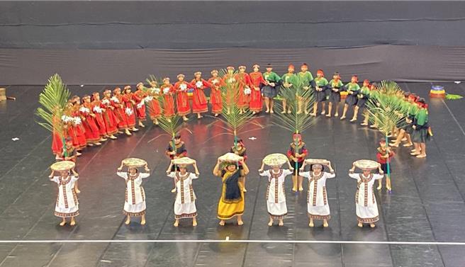 台东县金峰乡嘉兰国小获全国原住民传统舞蹈南区赛甲组特优。（嘉兰国小提供／蔡旻妤台东传真）