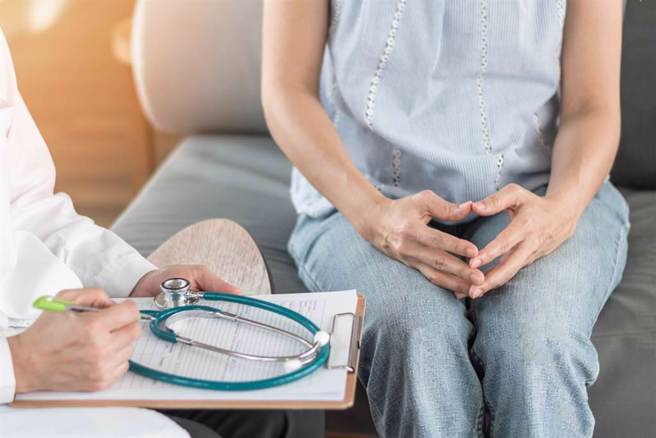 更年期是每个女性都会遇到的阶段。（示意图：shutterstock／达志）