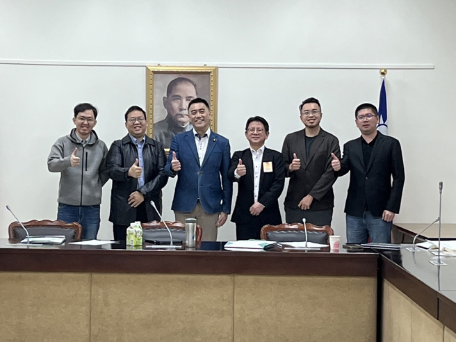 由左自右，曾信田、胡辰澔、國民黨林沛祥立委、洪伯岳、沈家生、洪睿荃。(戴志揚翻攝)