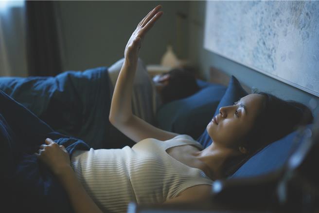 林依晨饰演夺爱成功却欲求不满的人妻。（公视、MyVideo提供）