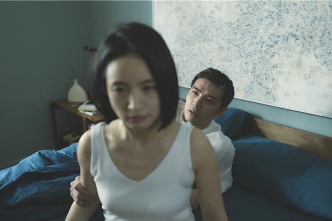 林依晨剧中夺爱贺军翔成功，却欲求不满。（公视、MyVideo提供）