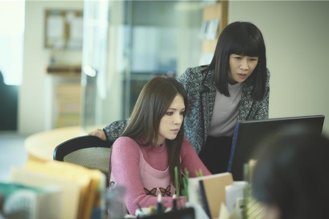 谢盈萱饰演许玮宁主管。（公视、MyVideo提供）