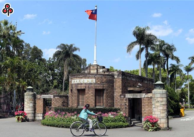 台大校门景图。（本报资料照）