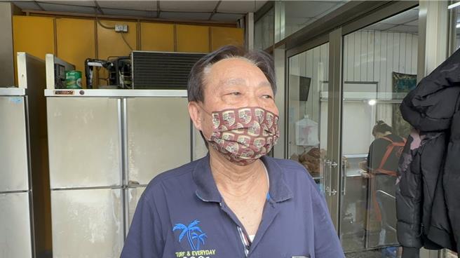 知名焢肉饭萧姓业者表示，以后会更注意食安问题，督促员工一定要按卫生作业流程作业。（冯惠宜摄）