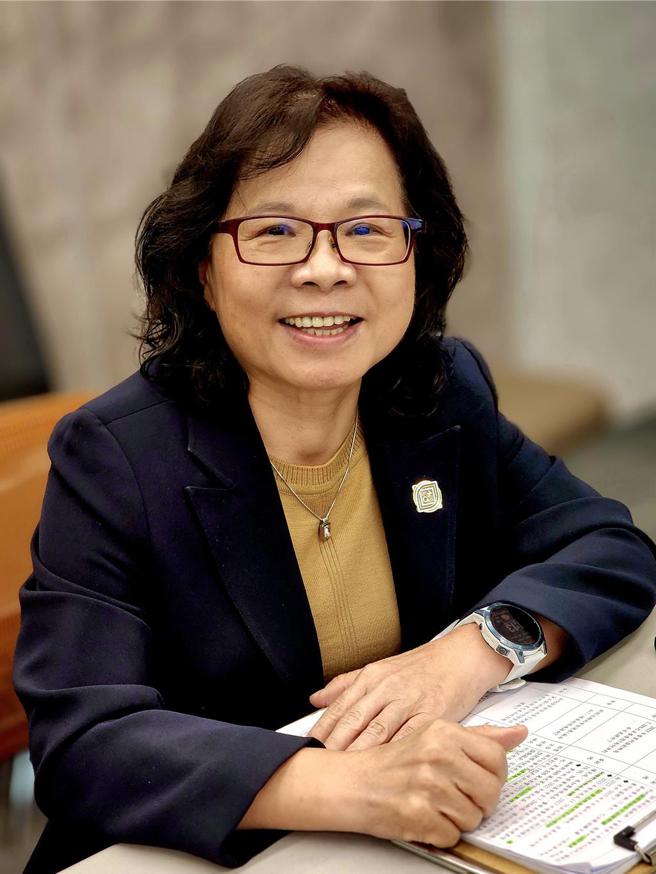 扬秦总经理林丽玲今（28）日表示，2024年扬秦三管齐下为营运挹注新动能。图／姚舜