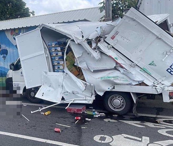 羅姓送貨員倒臥血泊，失去生命跡象，送醫搶救不治。（民眾提供／蕭嘉蕙台東傳真）