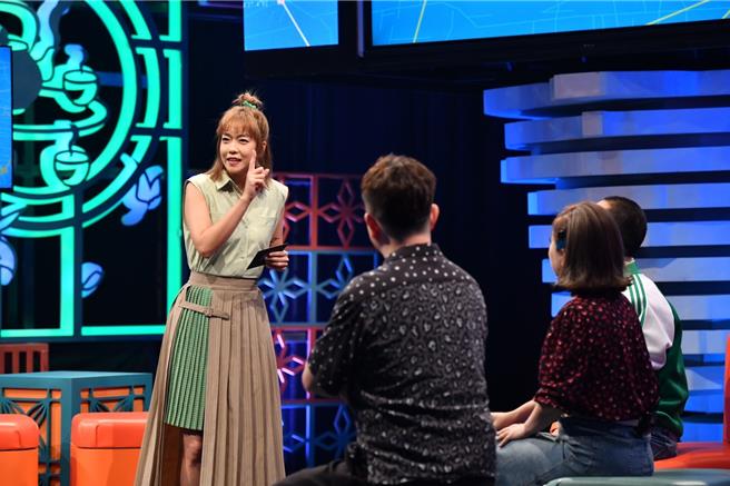 台語進步神速的大霈，在新內容中負責拉KEY。（公視台語台提供）