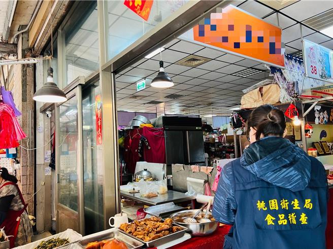桃園市衛生局28日已逐步稽查轄內粄條、粿條等食品的相關店家與攤販，目前仍持續做清查與宣導。（桃園市衛生局提供）