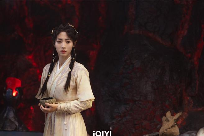 邢菲二搭任嘉倫。（愛奇藝國際站提供）