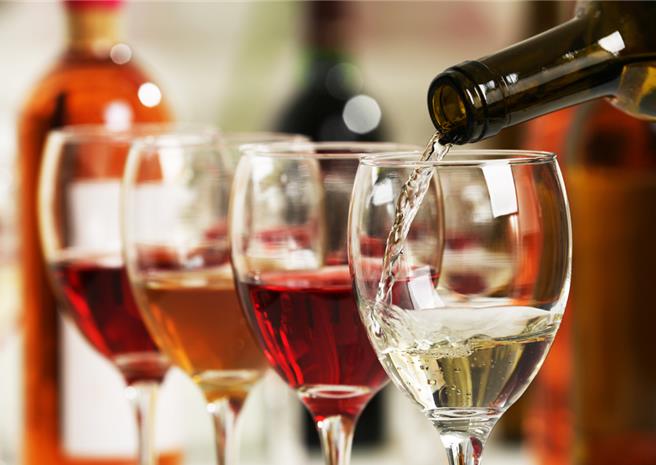 大陸商務部28日表示，將從隔天29日起終止對澳洲進口葡萄酒徵收反傾銷、反補貼稅。（shutterstock）