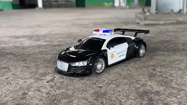 高雄市警察局交通大隊R8遙控警車，爆紅秒殺，一車難求。（圖／高市警交通大隊）