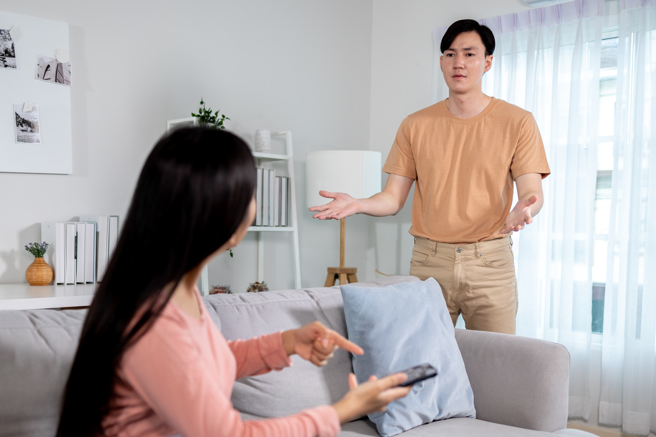 国外一名人妻近日得知，丈夫在喝醉情况下亲吻小姨子，老公还解释「没上床不算外遇」。(示意图:shutterstock/达志)