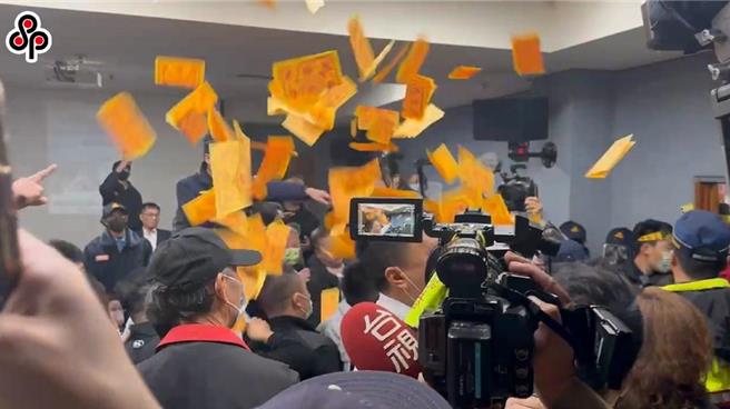 晶鼎綠能日前辦理焚化爐說明會，但卻遭質疑在地民眾無法登記發言，說明會根本只是要過水。（報系資料照）