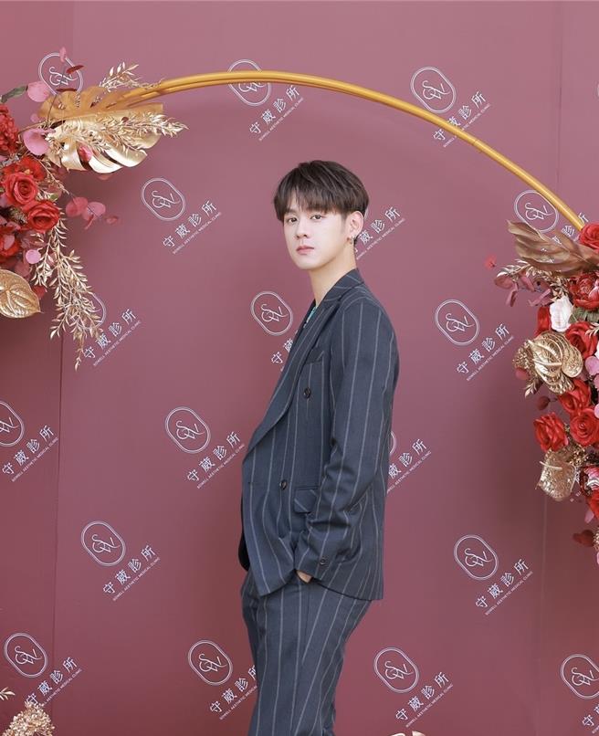 洪暐哲出席医美诊所剪彩兼担任公益大使。（守葳医美集团提供）