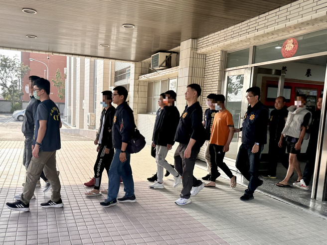 警方将犯嫌移送侦办。（图／警方提供）